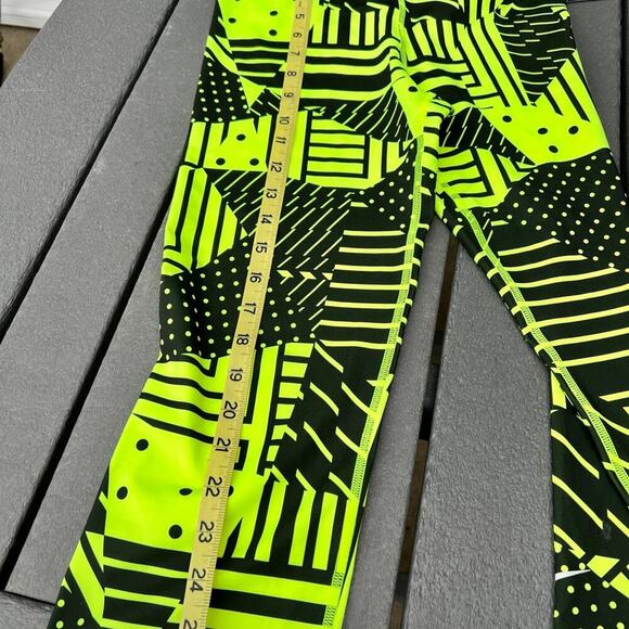 Nike PRO women’s size M, leggings, DRI-FIT black & lim, NWT - Picture 3 of 8